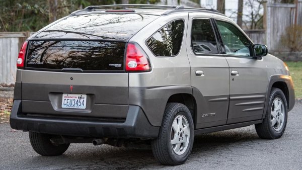 Появата на Aztek по телевизията, особено в поредицата Breaking Bad, обаче привлече по-младата аудитория и оттогава се превърна в желана култова класика заради дисхармоничния си дизайн. Определянето му като автомобилна икона може да е твърде пресилено, но със сигурност привлича вниманието и вероятно ще стане още по-популярно с възрастта.