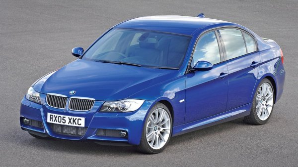 Бързите дизелови коли са често срещани днес, но през 2000-те години не беше така. Версията 330d обаче промени това, като освен отлична динамика предлага и нисък разход на гориво. Нейната мощност от 245 к.с. (231 к.с. преди фейслифта) и 520 Нм бяха достатъчни, за да засрамят на магистралата бензиновите аналози. Ускорението от 0 до 100 км/ч също е впечатляващо за дизелов седан &ndash; 5,9 секунди.