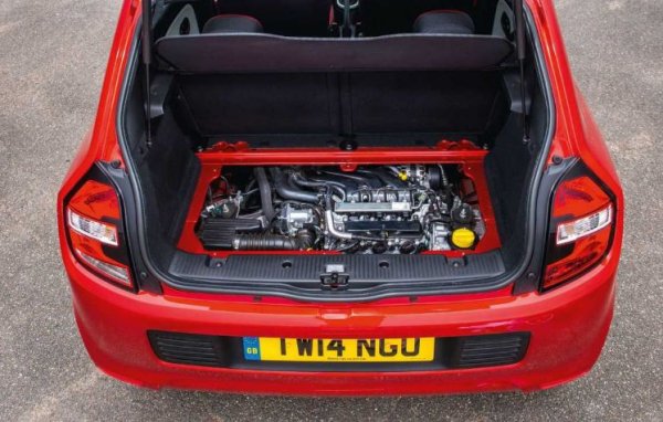 С какво е забележително третото поколение на малкия французин? Въпреки роднинската си връзка със Smart и преминаването към задно предаване, Twingo получава две допълнителни врати и е по-компактен от предшественика си. Топ-версията GT е оборудвана с турбомотор с 3 цилиндъра с мощност 110 конски сила, който позволява ускорение от 0 до 100 км/ч за 3 секунди.