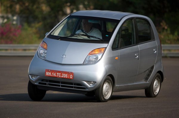 Създателите на представения през 2008 година индийски хечбек Tata Nano всъщност преследват благородна цел &ndash; искат да предложат на човечеството истински автомобил на смешна цена. Не всичко обаче върви по план, тъй като въпреки, че струва едва 2000 долара, колата не е оценена. И плановете за годишно производство по 250 000 бройки пропада.

Въпреки това, Nano изиграва своята роля. Той се задвижва от двигател с 624 куб. см с 2 цилиндъра, който развива мощност от 33 конски сили.