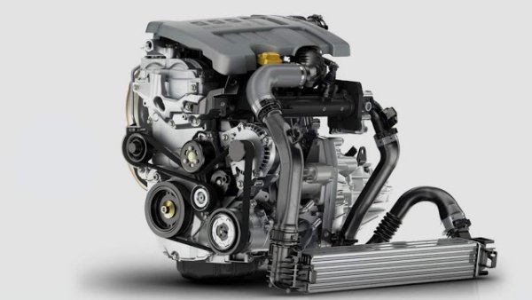 Не по-малко проблемен се оказва и малкият мотор на Renault (1.2 TCe), разработен съвместно с Daimler. Един от основните недостатъци беше високият разход на масло - до 1 литър на 1000 км. Проблемът се усложнява от неефективна маслена помпа, която причинява прегряване на двигателя. 

Освен това, дефектните обтегачи на ангренажната верига могат да се разхлабят, причинявайки сериозни щети. Рено се опита да отстрани тези проблеми, но двигателят остана ненадежден.