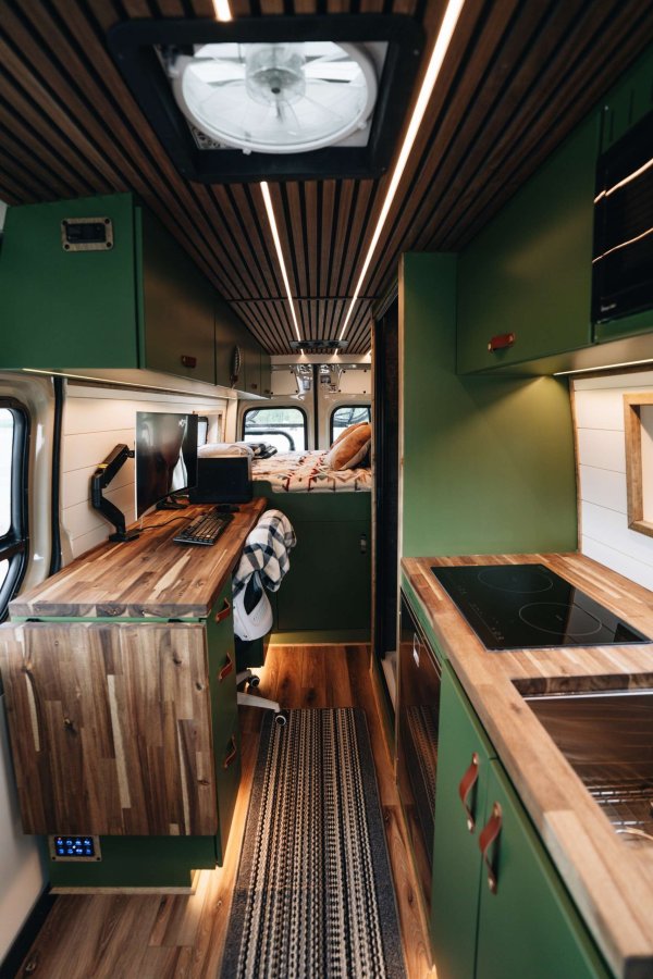 The Outpost e базиран на Mercedes-Benz Sprinter AWD, и е насочен към хора, които се занимават със създаването на дигитално съдържание - фотографи, оператори, продуценти. 
