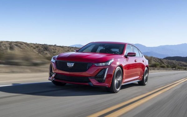 Cadillac CT5-V успя да стане най-бързият текущ модел на марката благодарение на стечение на обстоятелствата. Компанията изтегли от употреба 4,2-литровия битурбо V8 двигател заедно с модел CT6-V, като това беше най-мощният автомобил на производителя. Той ускоряваше от 0 до 100 км/ч за 3,8 секунди, докато при CT5-V времето е 4,8 секунди. Това се постига с 3,0-литров V6 с две турбини и мощност 355 к.с.

Очаква се, че скоро нещата ще се променят, тъй като Cadiillac готви версия CT5-V Blackwing, която ще получи мотора с 650 к.с. на Chevrolet Camaro ZL-1. При него скоростта със сигурност ще бъде над 330 км/ч.