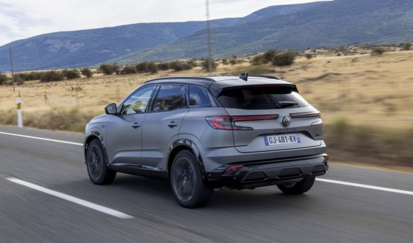 Ръст спрямо 2023: 20.9%

Clio, години наред най-продаваното Renault у нас, неочаквано отчита 39% спад в интереса. За сметка на това се възраждат продажбите на Captur (+97%) и Master (+145%). Добре се приема и новият кросоувър Austral. 

Най-продавани модели: 
Master - 125
Express - 119
Megane - 87
Clio - 81
Captur - 63
Austral - 59
Trafic - 56
