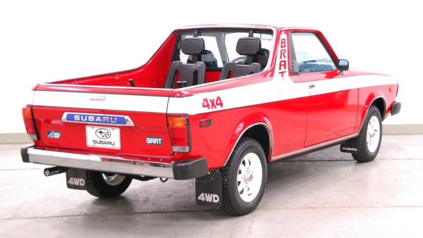 Странността на Subaru Brat се корени в изконното желание на човечеството да се избави от данъци. Монтирайки две седалки, сочещи обратно на посоката на движение, в товарното отделение на пикапа, от Subaru технически можели да обявят Brat за пътнически автомобил, което ги лишавало от удоволствието да плащат обмитяване от 25% при вноса на пикапи в Щатите.
Находчивото решение позволило на Subaru да предлага пикапа на ниска цена, което пък позволило на японците да се съревновават с компактните пикапи на Toyota и Nissan.
