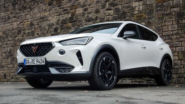 В сравнение с 2020 г. Cupra отчита увеличение от впечатляващите 189,4%. За това помагат агресивният маркетинг и отличните лизингови условия. Formentor SUV (56 400 единици) е най-продаваният модел. Добре се справя и Cupra Born, който се появи на пазара през декември и от него да продадени 3300 бройки.