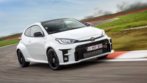 Японците все още не са публикували глобалните си резултати. Известно е, че в САЩ автомобилният производител исвали GM от трона за първи път през 2021 г. Американският гигант беше лидер от 1931 г. Toyota обаче продаде 2,3 милиона нови в Щатите през 2021 г., като увеличението в сравнение с 2020 г. е 10%. 