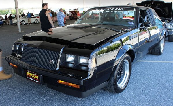 Странното съкращение GNX идва от Grand National Experimental. Този автомобил е разработен в доста малка серия в партньорство с McLaren. Задвижването е от V6 с турбо, 280 "официални" конски сили (в измервания на стенд колата се оказва с 304 коня) и с 488 Нм въртящ момент. Тази кола прави четвърт миля за 12.7 секунди - по-бързо от Ferrari F40 и Porsche 930, и ускорява до 96 км/ч за 4.6 секунди - отново по-бързо от ферарито и поршето в тестовете на Road&Track. А струва само 29 990 долара. 
