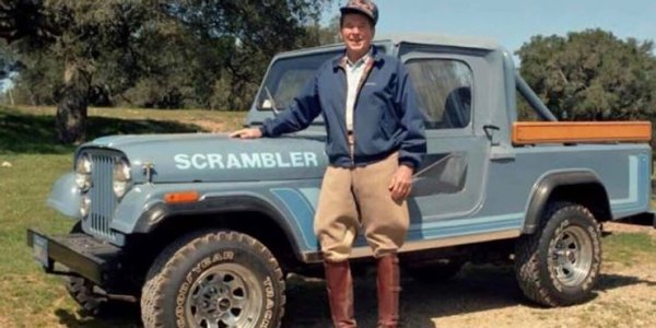 Тази емблематична кола е подарък за президента на САЩ от съпругата му Нанси и е използвана в ранчото на Рейгън. В нея се е возил и лидерът на бившия СССР Михаил Горбачов при визитата му в Америка. Машината е боядисана в уникален син цвят, като се задвижва от 4-цилиндров двигате с 82 конски сили.
