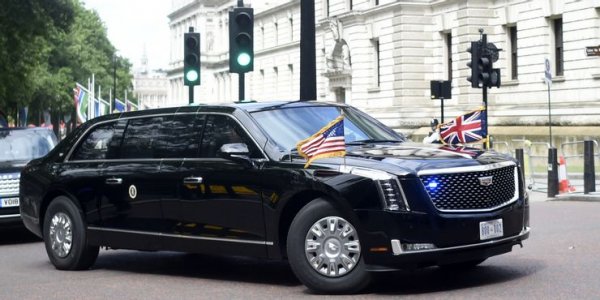 Лимузината е оборудвана със специални гуми, които също са устойчиви на пробиване, а вратите са подсилени стоманени панели, които издържат на експлозия. В салона има допълнителна противопожарна система, като благодарение на нея резервоарът се пълни с пяна и така се предотвратява опасността от запаллване дори при директен сблъсък.
