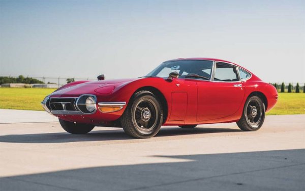 Както и Jaguar XJ220, така и Toyota 2000GT е невероятно красива кола, която трябва да украсява всяка колекция от автомобили. С ляв волан са произведени само 62 бройки и тази е една от тях. Отделно нейният цвят &ndash; Solar Red, е много рядък.