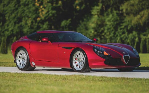 В&nbsp;колекцията на Elkhart има няколко модела на Alfa Romeo. Този автомобил е забележителен с това, че са произведени само 9 бройки TZ3 Stradale Zagato. Колата впечатлява не само с външност, но и с V10 двигател с 600 коня.