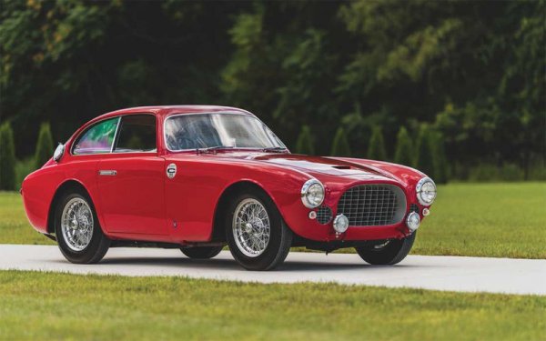 В колекцията на Elkhart има много коли на Ferrari,  в това число и великолепна Daytona. То това 225 S 225 Berlinetta не е просто автомобил, то е част от състезателната история, тъй като от него а произведени едва 25 бройки.