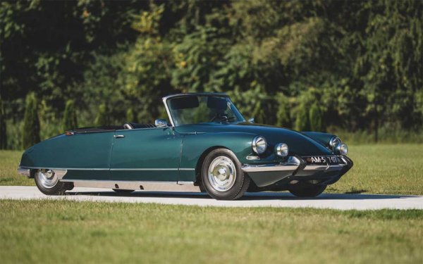 Малко автомобили могат да се сравняват с класическия Citroen SM, и този DS21 е специален. От него са произведени 484 бройки, които, по правило, са са продавали само във Франция. И да се открие такава машина в чужбина е доста трудно.