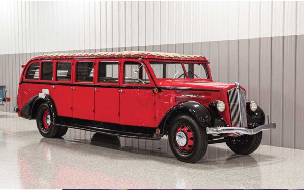 През 30-те години White Company произвежда над 500 туристически автобуса за Националните паркове на САЩ. Този е обслужвал парка на ледника Монтана, като е възстановен напълно.