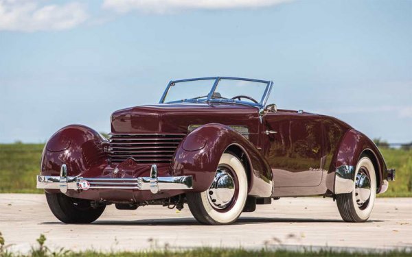 Кабриолетът с турбодвигател и бил нещо удивително за времето, най-вече заради впечатляващата си бързина. Произведени само 64 такива автомобила, като до наши дни са доживели едва 30.