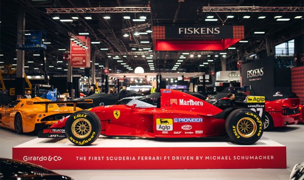 Специално за феновете на Формула-1 на аукцион се предлага болид 412 T2. Това е първата състезателна кола, която кара Михаел Шумахер след преминаването си във Ferrari. Болидът обаче не е участвал в състезания, тъй като е ползван в предсезонните тестове. По-късно машината е карана и от Жан Алези. Търгът още върви, като организаторите се надяват да получат поне 7 млн. евро.