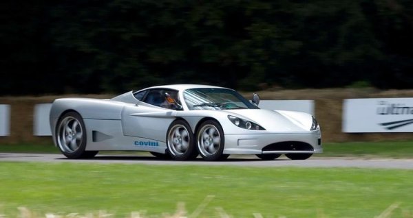 Моделът C6W има сложна геометрия на предното окачване, поради което (най-вероятно) дизайнерите са принудени да поставят допълнителен чифт колела. Със сигурност тази кола е много бърза, като се задвижва от 4,2-литров V8 двигател, съчетан с 6-степенна механична скоростна кутия. Но е и факт, че тя наистина изглежда стряскащо.