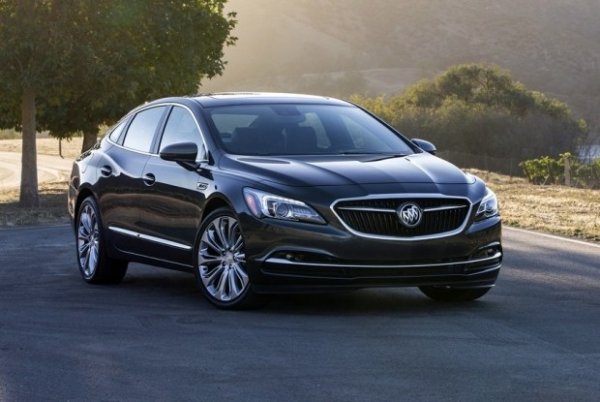 Тук изборът може да падне върху няколко модела, които са истинска находка за лошите пътища. Благодарение на мощното шаси, тези автомобили издържат на силното тресене с години. Покритието на каросерията пък е толкова надеждно, че дори удари от малки камъни изпод колелата няма да го повредят, а самият метал е перфектно защитен от корозия.