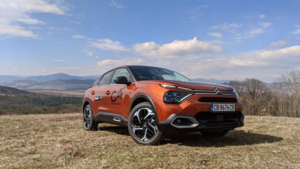 Още един труден за класифициране модел, особено след смяната на поколенията миналата година. Наскоро в репортаж на националната телевизия нарекоха катастрофирал С4 "джипче". Ние все пак го разглеждаме като компактен модел с малко по-необичаен силует. В бройката са включени и 6 екзепляра от електрическата версия на модела.
