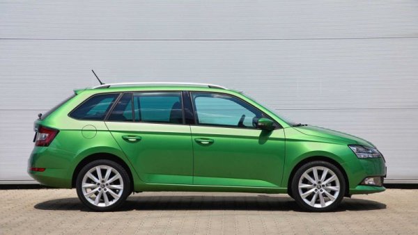 С цената на малък градски автомобил, но с огромен багажник, Fabia Combi бе един от най-достъпните начини едно младо семейство да си осигури мобилност. Но с новата генерация на Fabia чехите решиха да не разработват комби вариант. Загатнато още през 2021, решението бе окончателно потвърдено този август. През ноември производството на сегашната Combi спира. 
