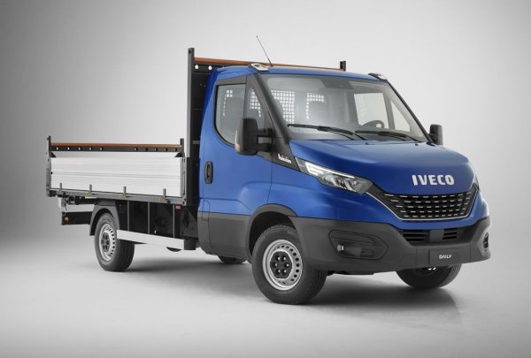 На базата на статистиката на МВР за регистрациите е трудно да се направи разделение между леки и лекотоварни автомобили. Затова нашата класация обхваща всички модели, регистрирани с категории М1 и N1, а по този показател Iveco е в Топ 20. 

Пазарен дял: 0.8%
Най-продаван модел: 50C35 - 125 регистрации
През 2020: n/a