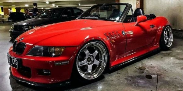 Баварското Z3 има потенциал да се превърне в страхотен проект. Първо, това е един достъпен автомобил, тъй като на пазара се среща за около 4000 долара, при това в добро състояние. И второ - той е създаден от BMW, така че можете да се разчита на висока надеждност.
