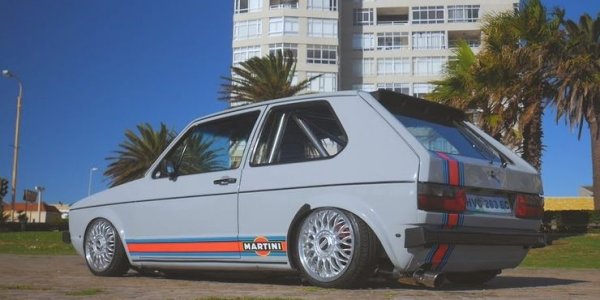 Това е абсолютната кралица на автомобилите, които са направени, за да бъдат модифицирани. Външният вид на MK1 стана емблематичен през годините, което му помогна да се превърне в истински звяр. Хечбекът може да бъде открит на пазара, като бройка в добро състояние струва по-малко от 6000 долара.

