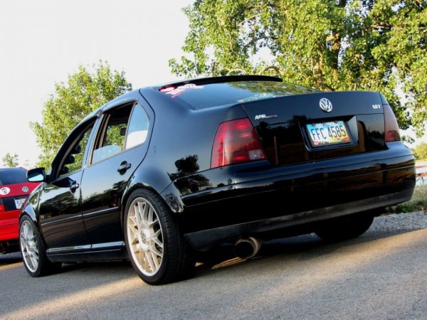 Може да се променят и усъвършенстват много неща, но най-добре  да прнастроите двигалетя и да добавите по-бърз разпределителен вал, което зачително ще повиши изходната мощност на вашата Jetta. За около 4000  долара може да намерите кола в добро състояние, върху която да започнете да се трудите.
