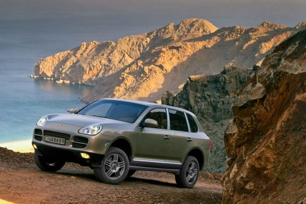 Преди появата на Cayenne през 2002 Porsche продаваше само великолепни, но не винаги печеливши спортни автомобили. Boxster спаси компанията от фалит няколко години по-рано, но за да просперира наистина, Porsche трябваше да се диверсифицира още повече. BMW X5 доказа, че SUV може да бъде луксозен автомобил. Porsche се зае да докаже, че SUV също може да бъде суперкола. Така се появи Cayenne – с до 450 к.с. и 620 Нм от туин-турбо V8 и ускорение от 0 до 100 км/ч за около 5 секунди.

Днес Cayenne постоянно оглавява глобалните класации за продажби на Porsche, а сега предстои да излезе електрическа версия, която вероятно ще повтори този успех.
