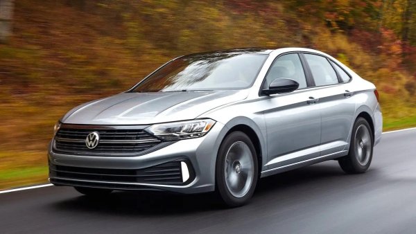 Ако преди сте притежавали Volkswagen Jetta, който сте обичали, може да се изкушите да си купите този модел отново. За съжаление, настоящата Jetta не е точно такава и само 47% от собствениците биха я купили отново.
