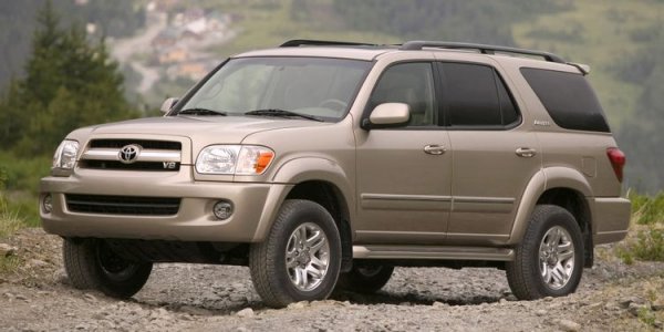 Някой вероятно си мисли, че е невъзможно на пазара да има по-голям автомобил на Toyota от Land Cruiser, но не е така. Огромната Sequoia е създадена специално за пазара в САЩ и докато Land Cruiser използва собствена специална платформа за каросерията, този модел е  изграден върху платформата на пикапа Tundra. По отношение на възможностите, издръжливостта и практичността, малко неща могат да се доближат до Sequoia. Въпреки това, той остава в сянката на Land Cruiser.