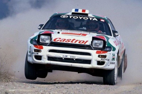 "Тайните" фарове се появяват при Celica две поколения по-рано - през 1981 г., но имено петото поколение на модела влезе в историята като рали-легенда и се превърна в мечта за голям брой фенове. 
