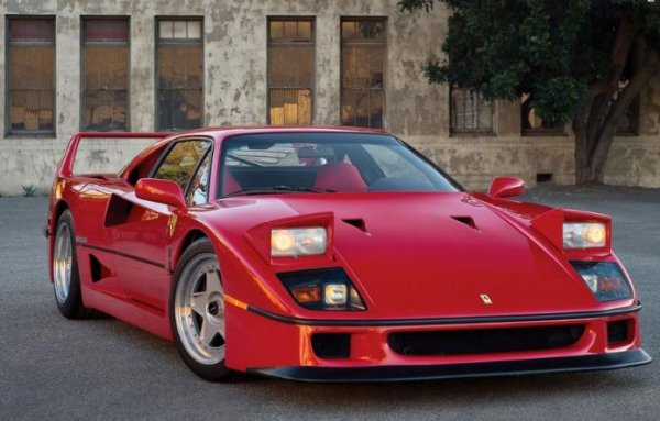 Италианската берлинета излиза в три пъти по-голям тираж от първоначално предвидения. Това е и последният модел на Ferrari, пуснат на пазара преди смъртта на Енцо Ферари, като тя отбелязва и 40-годишнината на италианския производител.
