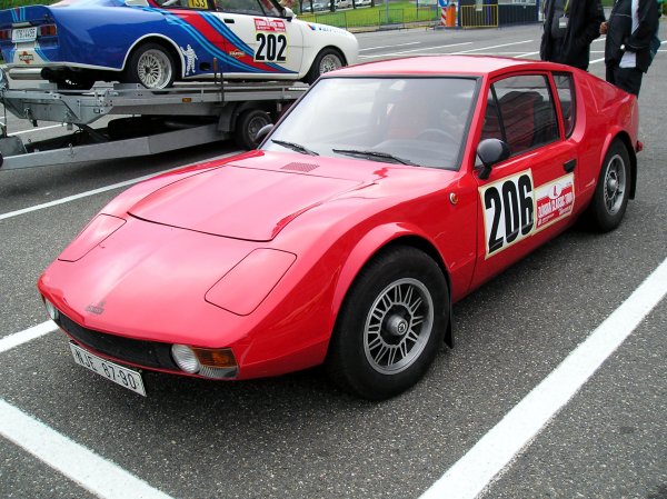 Да, производителят от Чехия също не е подминат от световната тенденция. Въпреки, че от този модел са произведени само 7 ексземпляра и в наши дни за него се знае търде малко, няма как експериментът от страна на дизайнерите в бившия социалистически лагер да не бъде отбелязан.
