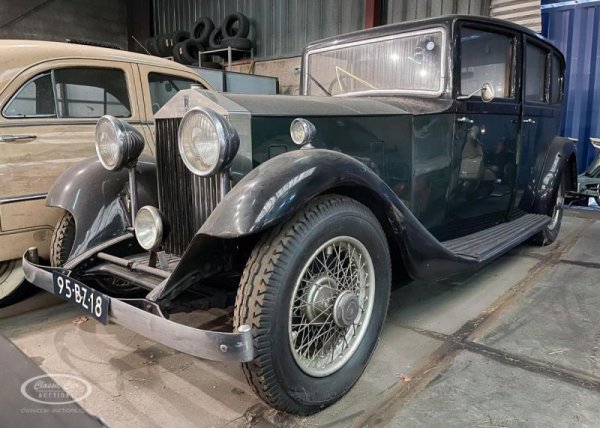 Година: 1934
"Бюджетният" Rolls-Royce от 30-те е замислен като по-достъпна алтернатива от Phantom, но и така е бил една от най-скъпите коли на своето време. Името на модела загатва за 3.7-литровия двигател под капака, развиващ 25 конски сили и максимална скорост от 112 км/ч. Произведени са около 3800 бройки, като над две трети от тях са оцелели и се използват в наши дни. 
