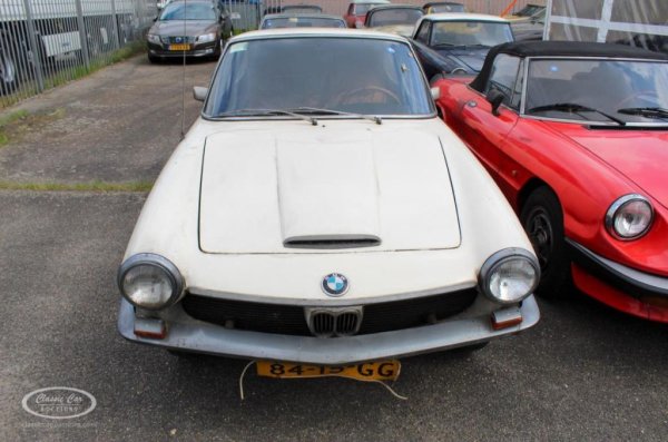 Година: 1968
В края на 60-те BMW вече здраво си е стъпила на краката и започва да се замогва благодарение на успеха на прословутата Neue Klasse. Тогава решава да създаде и една малко по-елегантна купе версия на най-продавания си модел - 1600-2. Дизайнът е поверен на Бертоне в Италия. Автомобилът развива 185 км/ч от 1.6-литровия мотор със 105 коня. Произведени са само 1255 бройки. 
