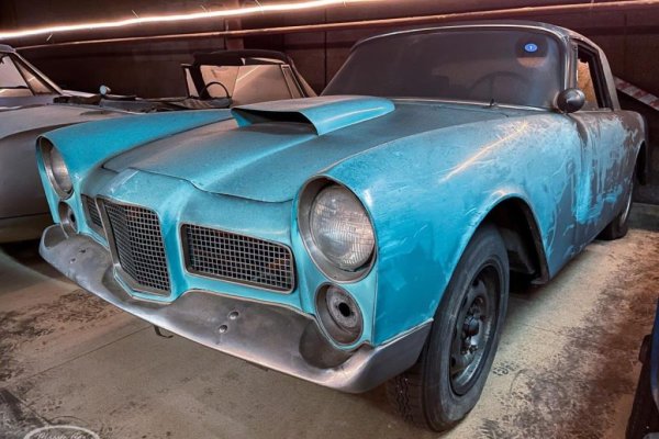 Година: 1962
Създадена първоначално като производител на компоненти за бойни самолети, компанията Facel е френският опит за създаване на луксозен автомобил след Втората световна война. Опитът е осуетен преди всичко от френските власти, които приемат рестриктивни данъци за големите двигатели и на практика насочват цялото производство само за износ. Днес Vega е рядък и търсен от колекционерите автомобил. Facelia Coupe се задвижва от 1.6-литров двигател. Произведени са около 1500 бройки. 