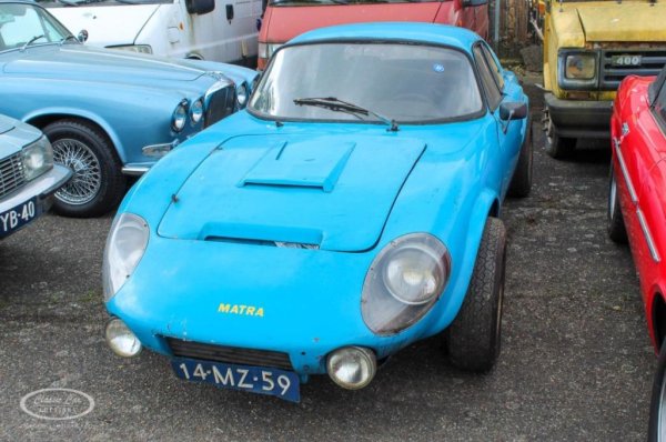 Година: 1965
Колата, подарена на Юрий Гагарин след историческия му първи полет в космоса. Това не е същият екземпляр, разбира се, а само един от останалите 1494, произведени от отдавна изчезналата френска компания. Matra Bonnet Djet е наследник на Ren&eacute; Bonnet Djet, дело на по-малка компания, която французите купуват през 1964. Моделът е със средно разположен двигател и се задвижва от 1.3-литровия мотор Renault Gordini, със 110 коня мощност. Максималната скорост е цели 210 км/ч. 
