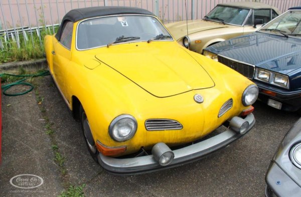 Година: 1971
Karman Ghia си остава един от достъпните варианти да се сдобиете с кола от златната ера на италианския дизайн през 50-те и 60-те. Въпреки че тази конкретна бройка е от 1971. Проектът е на Ghia, изработката - на ателието за каросерии Karmann, и единствено задвижването, заето от простосмъртния Volkswagen Type 3, не съответства напълно на усещането за съвършена спортна кола. 
