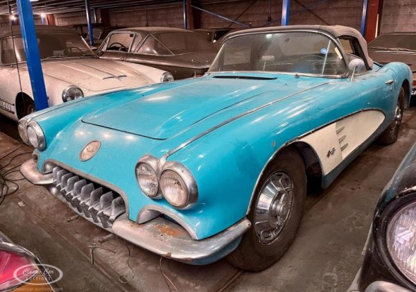 Година: 1958
Първото поколение на американската легенда, произвеждано между 1953 и 1962. Добавката "283" се отнася до обема на двигателя в куб. инчове - а в по-познати мерни единици той е 5.7-литров V8 с 283 коня максимална мощност. Дизайнът е на Харли Ърл - един от последните проекти на легендарния майстор, преди да се пенсионира. Въпреки внушителния мотор, това не е смайващо бърза кола - едва 177 км/ч максимална скорост в съчетание с барабанни спирачки. 
