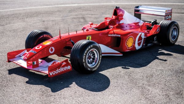 Продаден за - $ 6,64 млн.
Къде и кога: от RM Sotheby's в Абу Даби през ноември

Макар и да изглежда подобно на своя предшественик F2001 (нека си признаем, всички изглеждат еднакво), F2002 е по-лек, по-бърз и се отличава с по-нисък център на тежестта. Този автомобил спечели Гран При на Сан Марино, Австрия и Франция през сезон 2001 г., като помогна на легендарния Михаел Шумахер да си осигури петата световна титла във Формула 1.