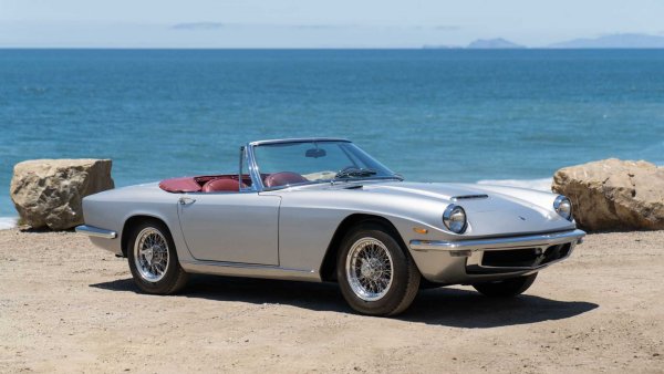 Maserati номер две е малко по-ценно, тъй като от този модел – Mistral Spider, са произведени едва 125 бройки. Това е с номер на шасито 109, като е напълно възстановено от покойни барабанист.