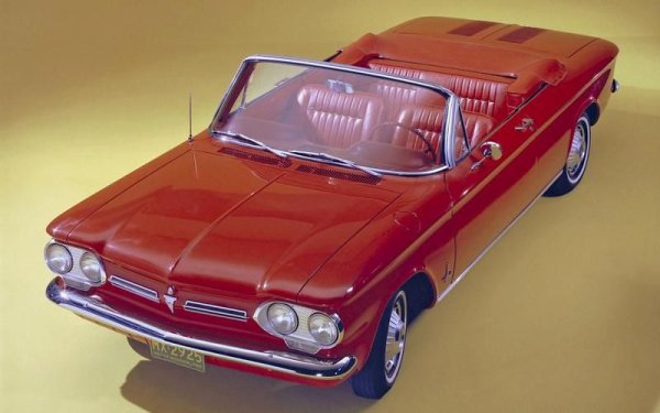 Corvair трябваше да се превърне в един от най-продаваните автомобили на Chevrolet през 60-те години на миналия век. Създаден през 1959 г., той представляваше компактна алтернатива на Volkswagen Beetle с задно разположен двигател, която се предлагаше в голямо разнообразие от стилове на каросерията, включително купе и кабриолет. Купувачите можеха дори да поръчат модел с турбокомпресор. 

Големият проблем на Corvair се оказа безопасността, като той леше разкрит от експерта Ралф Нейдъл в статията му „Опасен при всякаква скорост“, излязла през 1965 г. В нея беше описано, че задната ос на модела го прави прави изключително опасен и податлив на инциденти. Второто поколение на Corvair получи независимо задно окачване, но щетите върху репутацията му вече бяха нанесени. Chevrolet спря производството през 1969 г. 
