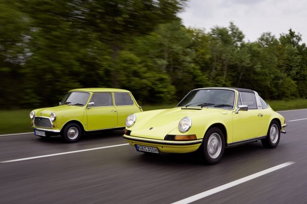 MINI поздрави Porsche за рождения му ден