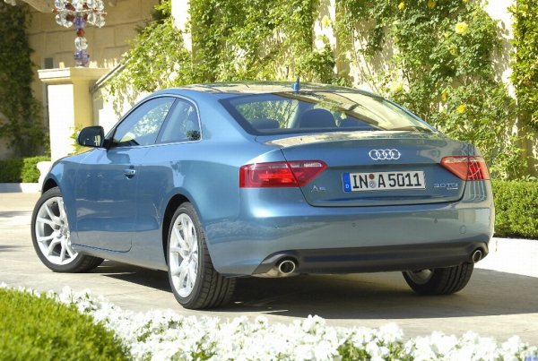 Audi A5, с 4-, 6- и 8 - цилиндрови мотори (в S5) с мощност от 170 до 365 к.с.