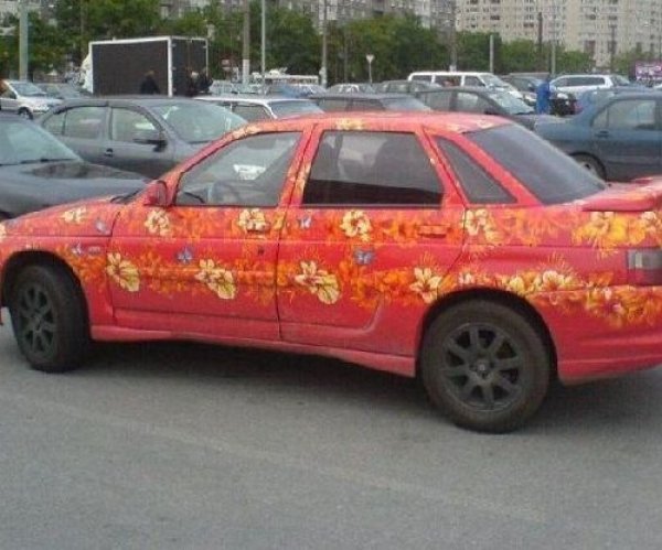 Когато на гишето в КАТ ви попитат: "Цвят на колата?"