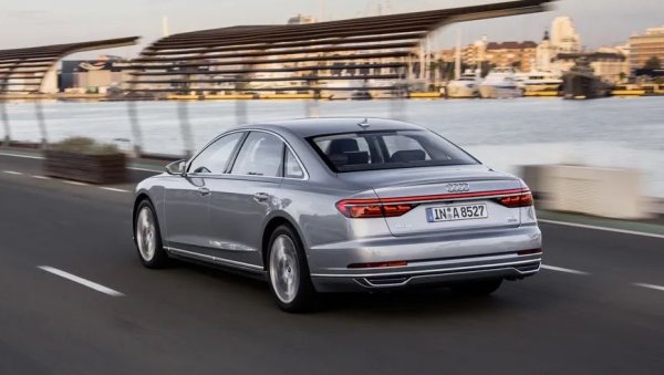 Лимузината на Audi все още не успява да се противопостави на S-класата на Mercedes като продажби, но експертите на R&T са й гласували доверие. Те са впечатлени от предлаганата като опция информационна система за задните седалки със свой собствен таблет. 
Стартова цена: $87,595
