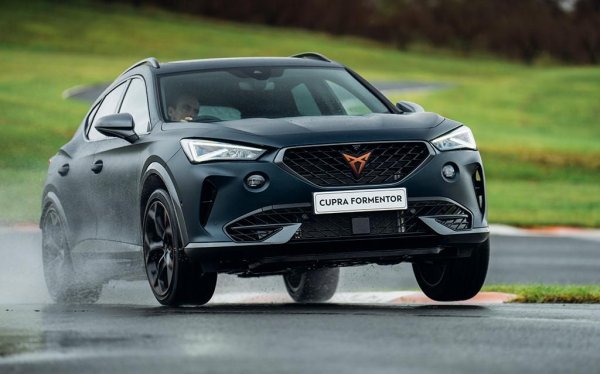 Най-новата марка на концерна VW, която наскоро се отдели от Seat, тепърва ще се бори за признание в премиум сегмента. Но поне като цена няма съмнение къде е мястото на Formentor - офертите за него започват от над 40,000 евро, докато обикновеният Seat Ateca тръгва едва от около 24,000. А и интересът на клиентите е сериозен - Formentor вече е в Топ 5, с 85% ръст спрямо миналата година. 
