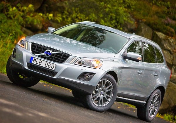 Шведският кросоувър е сравнително надедежден, но и при него има инженерни решения, които създават трудности при работата. Повечето двигатели нямат маслоизмервателна пръчка, а амо само сензор, който може да даде неточни данни. Дизелът 2.4 D5 страда от замърсяване на инжекторите и филтъра за твърди частици. Бензиновите двигатели с компресор се характеризират с висок разход на масло.

Проблемите с трансмисията се появяват на 150 000 км. Слаби места на окачването са лагерите на колелата, безшумни блокове (сайлент-блковете) на лостовете и подпорите на стабилизаторите.